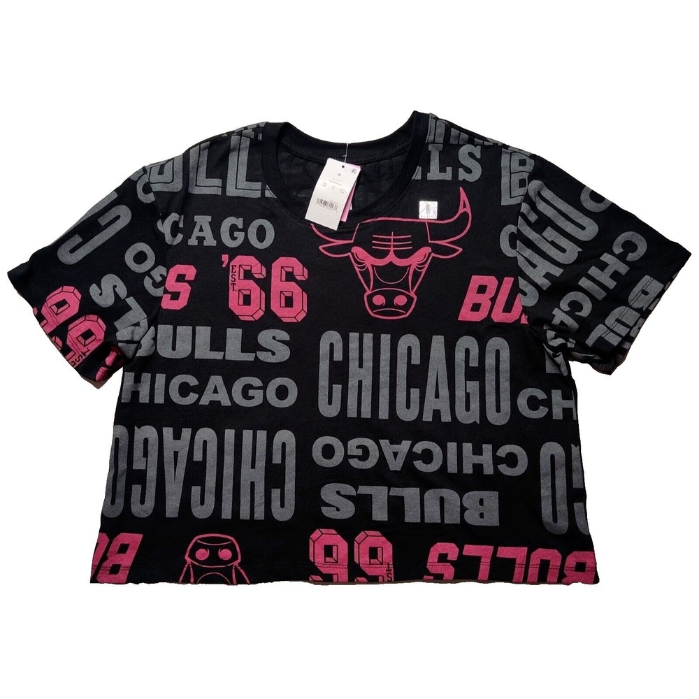 CHICAGO BULLS Women Medium Black Allover Print Cropped Top T-Shirt NEW